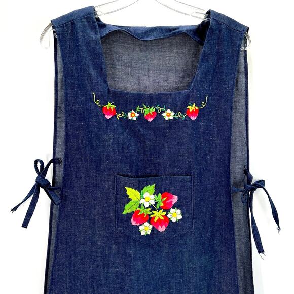 Denim women’s embroidered gardening apron - Picture 2 of 3